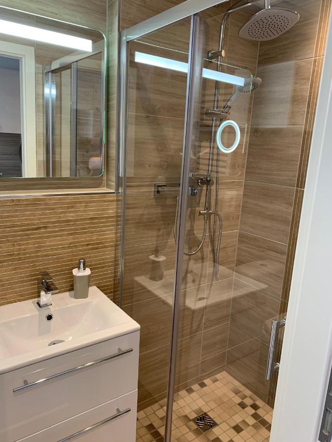 Kleine Moewe, Exklusives Ein Zimmer Apartment Mit Sauna Im Haus Wunstorf Luaran gambar